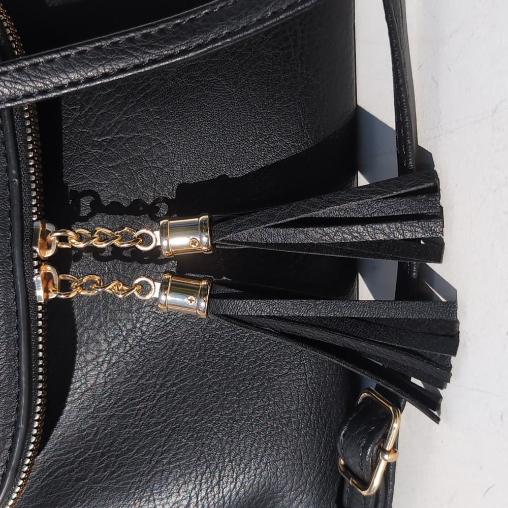 Black Leather Crossbody Bag Size 9+10 - Picture 2 of 9